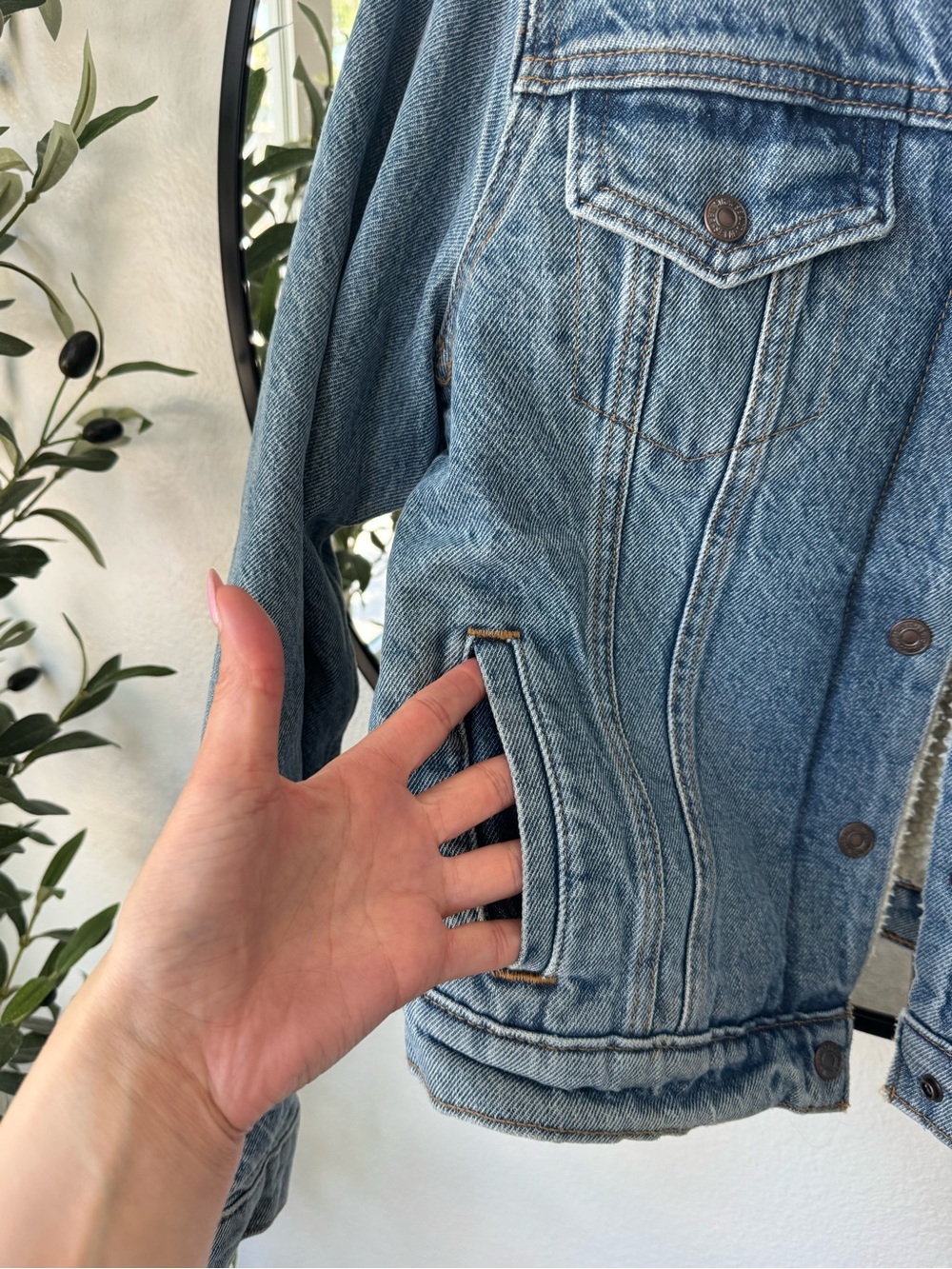 Levi's Blue Denim Sherpa Trucker Jean Jacket M - Picture 5 of 10